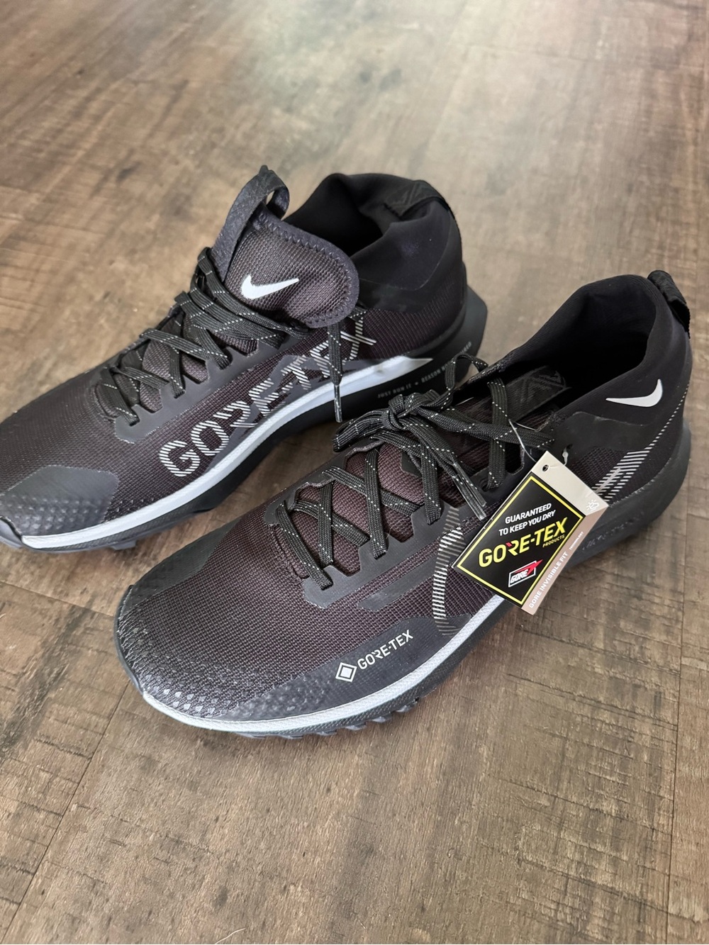 Nike women's Black GORE-TEX Trail Sneakers